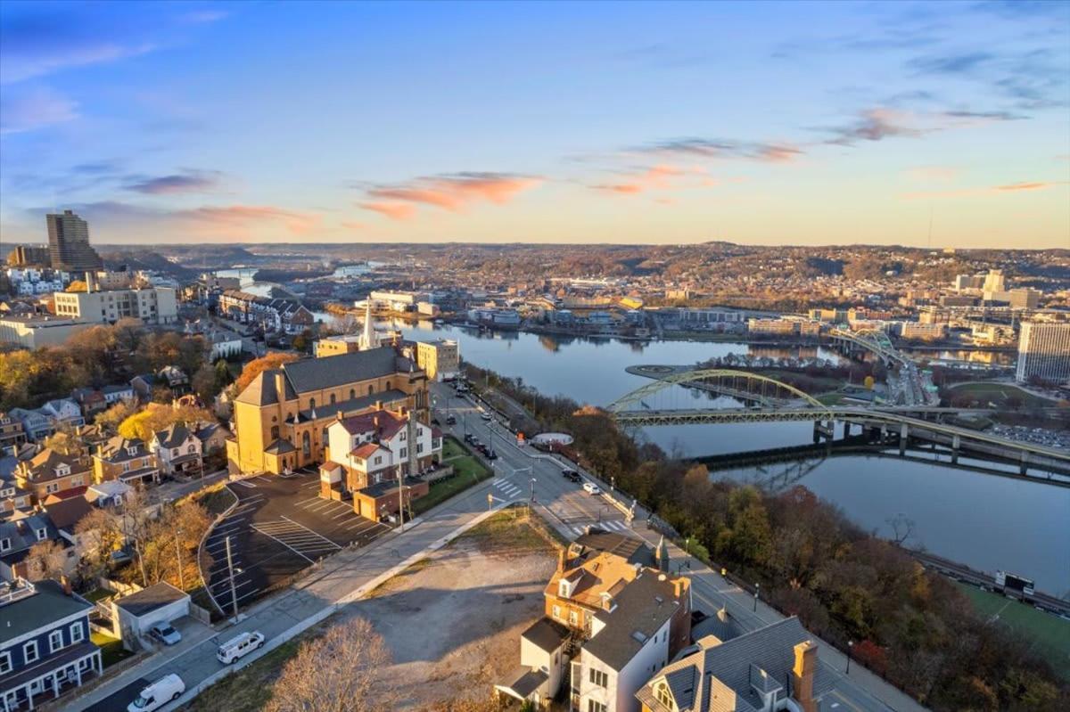 Skyline At Your Door - Studio With A View Pittsburgh Exterior photo