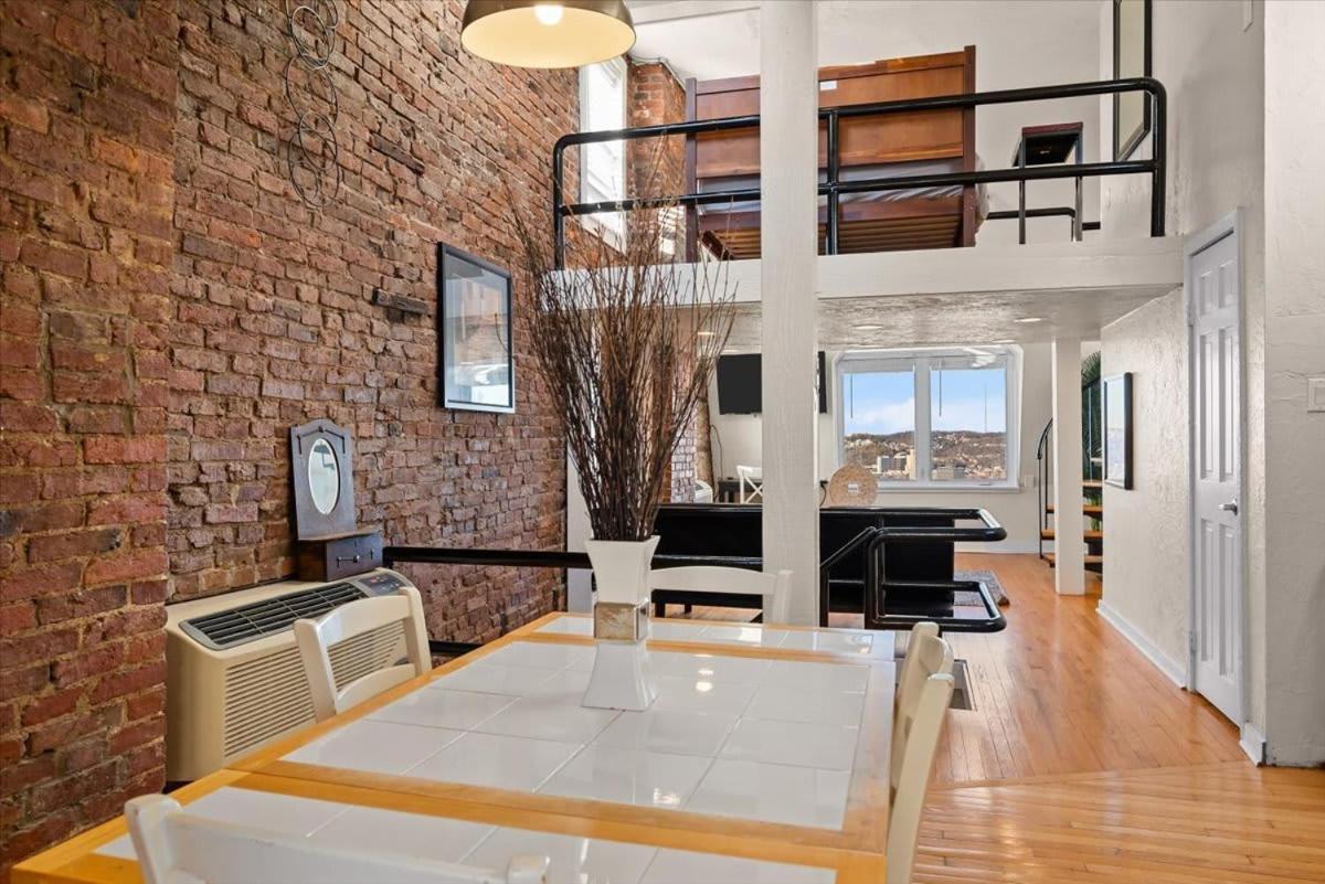 Skyline At Your Door - Studio With A View Pittsburgh Exterior photo