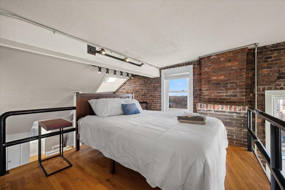 Skyline At Your Door - Studio With A View Pittsburgh Exterior photo