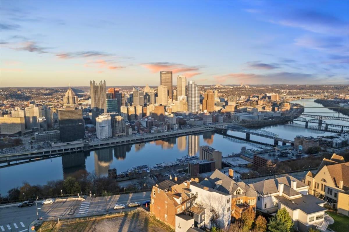 Skyline At Your Door - Studio With A View Pittsburgh Exterior photo
