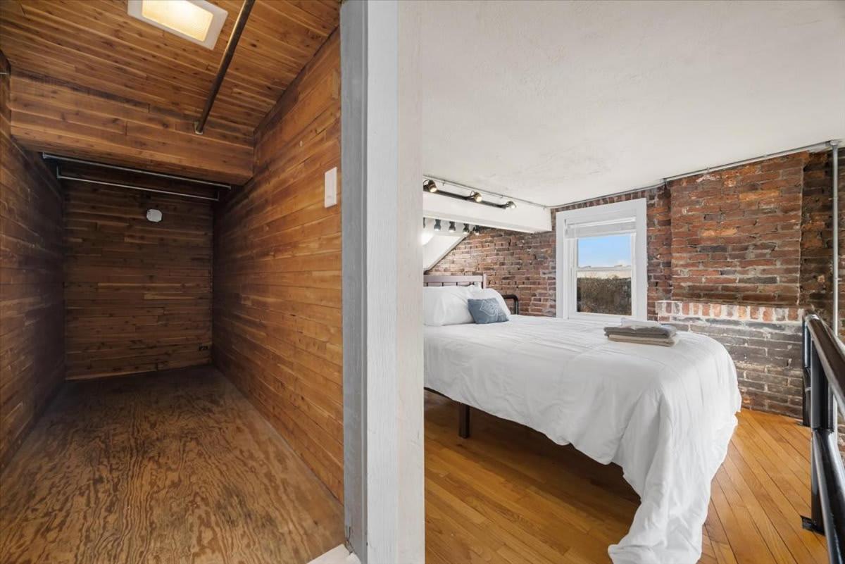 Skyline At Your Door - Studio With A View Pittsburgh Exterior photo